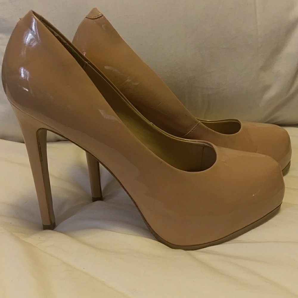 Kelsi Dagger Nude Pumps
